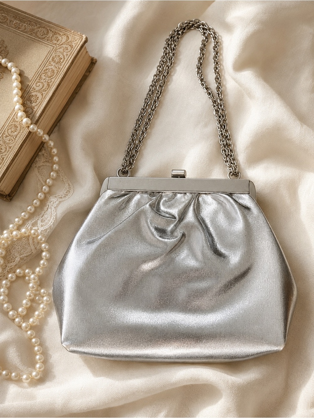 Vintage Silver Women's Shoulder Bag with Chain Strap